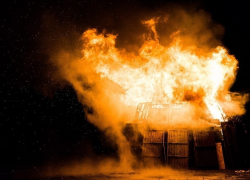 Мстительная женщина подожгла сарай хозяйке съемной квартиры в Воронежской области