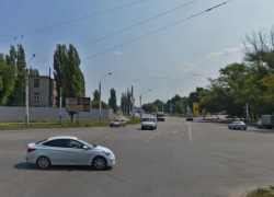 В Воронеже ВАЗ, проскочив на «красный», сбил двух скутеристов