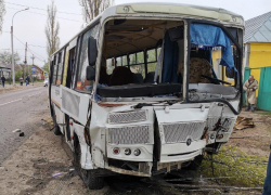 Пассажиров «Пазика» госпитализировали после ДТП с Renault и деревом в Воронеже