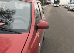 Воронежская автомобилистка пообещала обнимашки очевидцам ДТП с автобусом