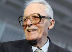 В Воронеже повесили памятную доску в честь Бориса Васильева