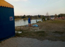 Воронежцы беззаботно купались рядом с трупом на пляже в Чертовицах 