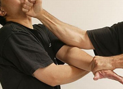 Застав бывшую супругу с любовником, воронежец пробил ему голову 