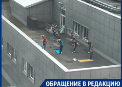Йогу против акрофобии устроили на крыше ТЦ в Воронеже
