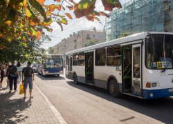 Жительница Воронежа получила серьёзные травмы после падения в автобусе 