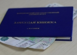 В Воронеже осудили доцента вуза, который попался на 26 фактах взятки
