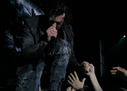  «Three days grace» в Воронеже  во время концерта выбегали со сцены 