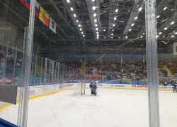 Позорные хоккейные борта заметили в воронежском «Юбилейном», который ремонтируют за 130 млн рублей