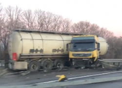 Последствия чудовищного ДТП с бензовозом под Воронежем сняли на видео 