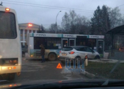 В Воронеже маршрутка попала в аварию в «месте хронических ДТП»