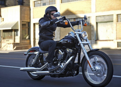 В Воронеже водитель Audi сбил байкера на Harley-Davidson и скрылся 