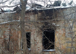 Последствия ночного пожара в старейшем доме Воронежа показали общественники 