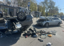 Четыре человека пострадало при жестком столкновении в Воронеже