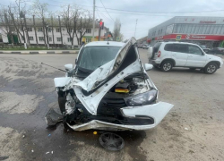 Момент страшного столкновения двух автомобилей попал на видео в Воронежской области