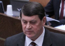 Вице-губернатор Геннадий Макин готов потратить до 40 тысяч, чтобы понять, в каком месте он оскорблён