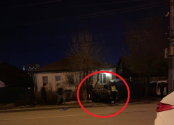 Автомобиль вылетел к частому дому и перевернулся на крышу в Воронеже