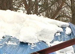 Крыша аттракциона рухнула в парке в Воронежской области