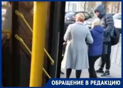 Маршрутчик дверьми покалечил пассажирку в центре Воронежа