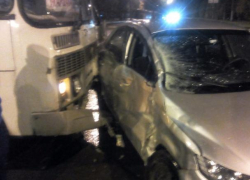 Несколько человек пострадали в ДТП с маршруткой в Воронеже