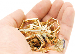 Две 19-летние девушки воровали ювелирные изделия под Воронежем