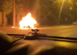 Охваченный огнем Matiz сняли в Воронеже 