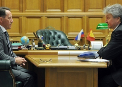 Губернатор Гордеев оценил «личный вклад» юбиляра Владимира Ходырева 