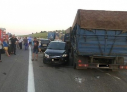 На воронежской трассе в жутком ДТП с 10 автомобилями погибли два человека