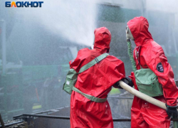 Грузовик с углем загорелся на трассе М-4 "Дон"