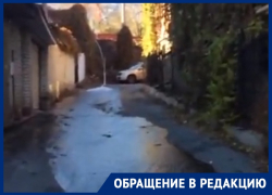 Водный потоп поглотил улицу в центре Воронежа 