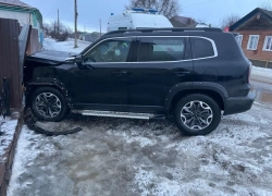 Водитель HAVAL погиб после столкновения с забором частного дома в Воронежской области 