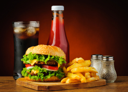 Питание в воронежских школах могут отдать крупным сетям фастфуда