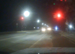 Опасный момент: дерзкий маневр устроил автомобилист в Воронеже  