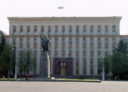 Сколько стоит подняться по служебной лестнице правительства области?