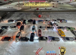 Автомобилисты необычно поздравили воронежцев с Новым годом 