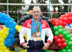 Икона прыжков в воду Дмитрий Саутин отмечает 48-й день рождения в Воронеже