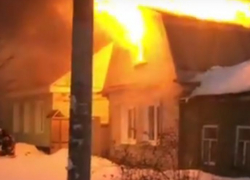 Возгорание мансарды на улице 45-й Стрелковой дивизии в Воронеже попало на видео