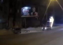 На видео попало, как лихач во время дрифта улетает в сугроб