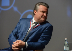 Мэр Кстенин убежал от неудобных вопросов журналиста в Воронеже