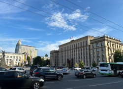 Движение у здания воронежского правительства будут перекрывать каждую ночь