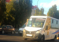 На видео попали пугающие последствия наезда маршрутки на пешехода в Воронеже