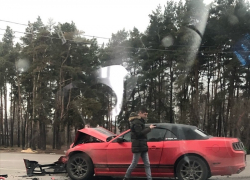 Снимки разбитого в ДТП Ford Mustang опубликовали в Воронеже