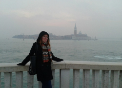 Экс-кандидат сомневается, что Следственный комитет изучал видео, как полицейские выносили её с участка 