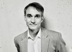 От иллюминатора раскладушки до сцены: воронежский актер, мечтавший о космосе, отметил 55-летие