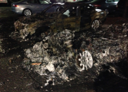 Минувшей ночью на юго-западе Воронежа сгорел элитный внедорожник