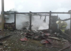 В Воронежской области сгорел гараж вместе с легковушкой