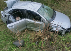 Женщина погибла в ДТП с перевернутым автомобилем в Воронежской области