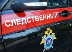 Тело мужчины нашли под окнами многоэтажки в Воронеже