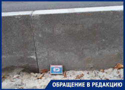 Бордюры высотой «с забор» установили в частном секторе Воронежа