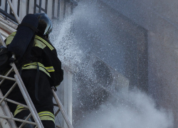 Жилой дом сгорел от удара молнии в Воронежской области