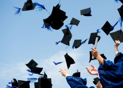Магистры ВГУ на выпускном будут получать дипломы в мантиях и четырехугольных шляпах
